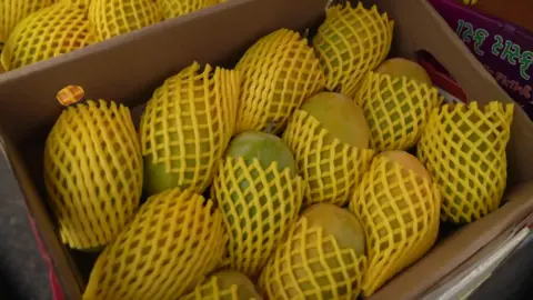 London Traders Hit by ‘King of Mangoes’ Shortage